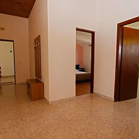 Milio 1105 شقة فاجانا