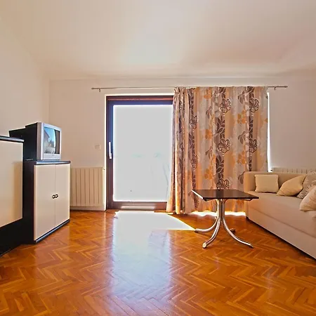Apartman Milio 1105 *