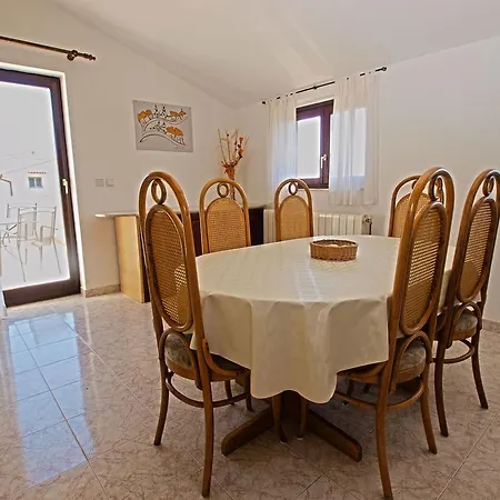 Milio 1105 Apartman Fažana